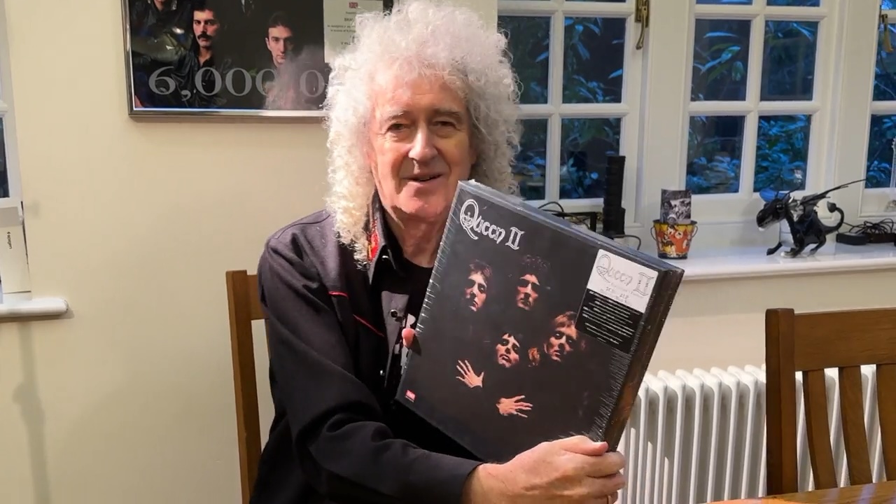QUEEN II: Brian May mostra o que vem na caixa – Queen Net
